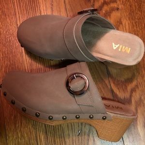 Tan Mia Clogs